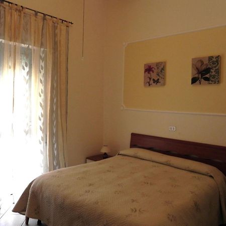 Hotel Ondina Виареджо Экстерьер фото