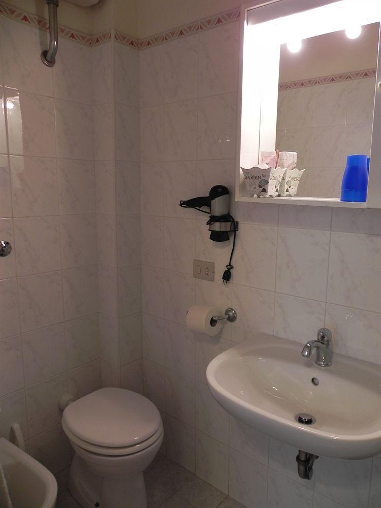 Hotel Ondina Виареджо Экстерьер фото