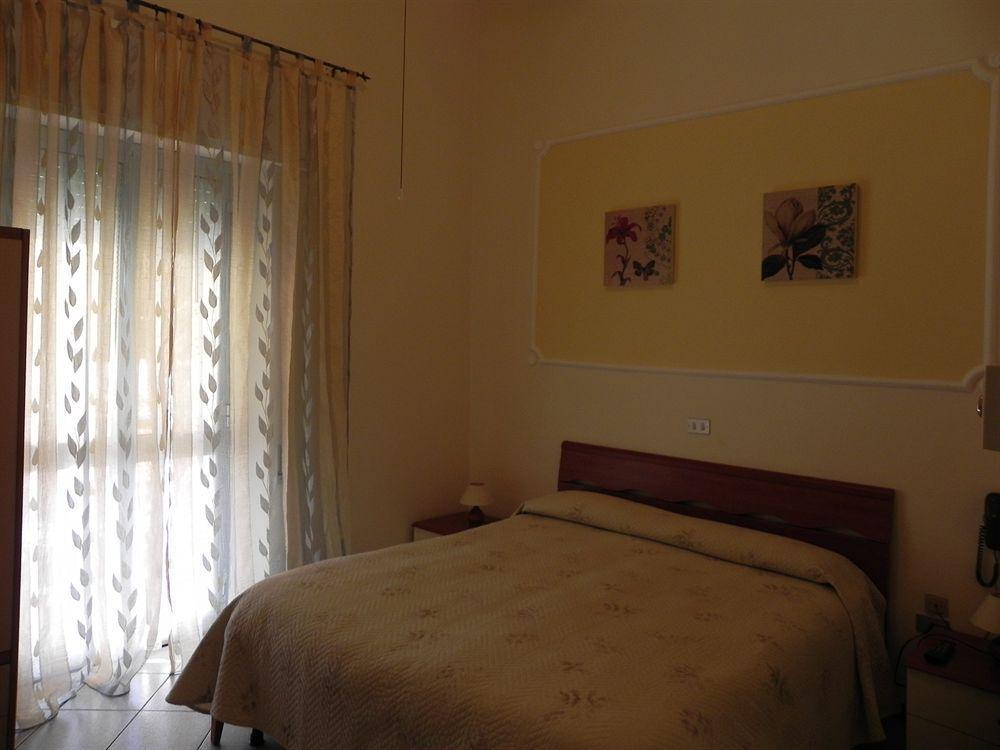 Hotel Ondina Виареджо Экстерьер фото