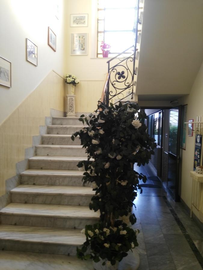 Hotel Ondina Виареджо Экстерьер фото